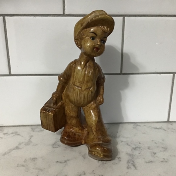 MCM Retro Faux Wood Boy with Suitcase Figurine Hong Kong 1950s Plastique - Picture 7 of 7
